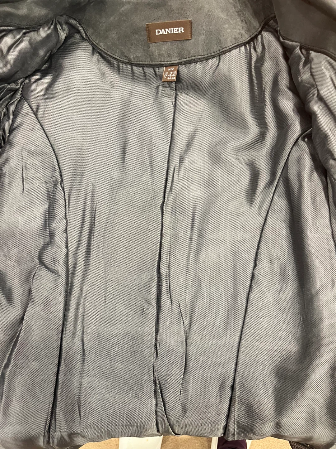 Danier Grey Suede Belted Jacket - photo 4