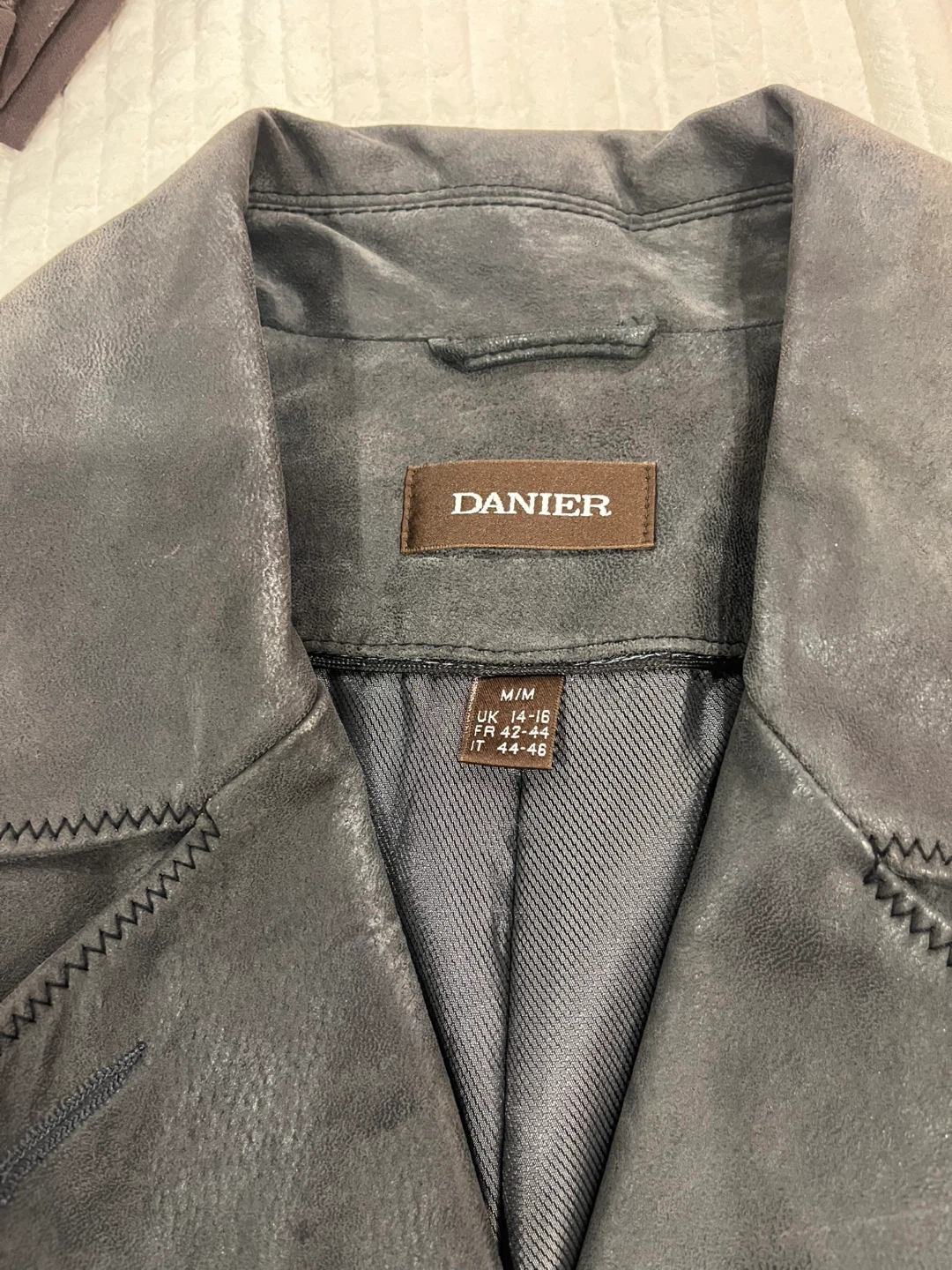 Danier Grey Suede Belted Jacket - photo 2