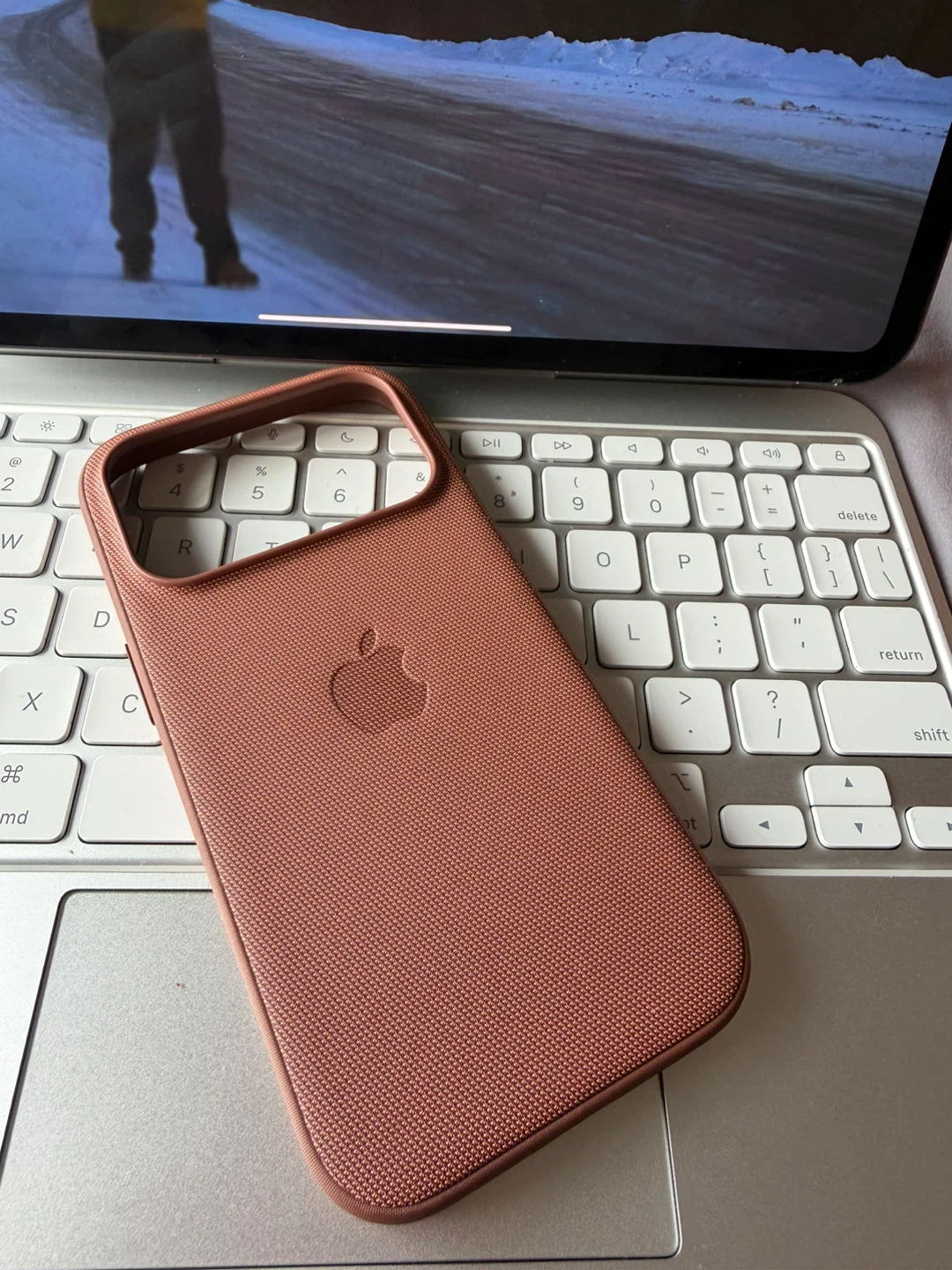 Apple iPhone 17 Pro MagSafe case - photo 3