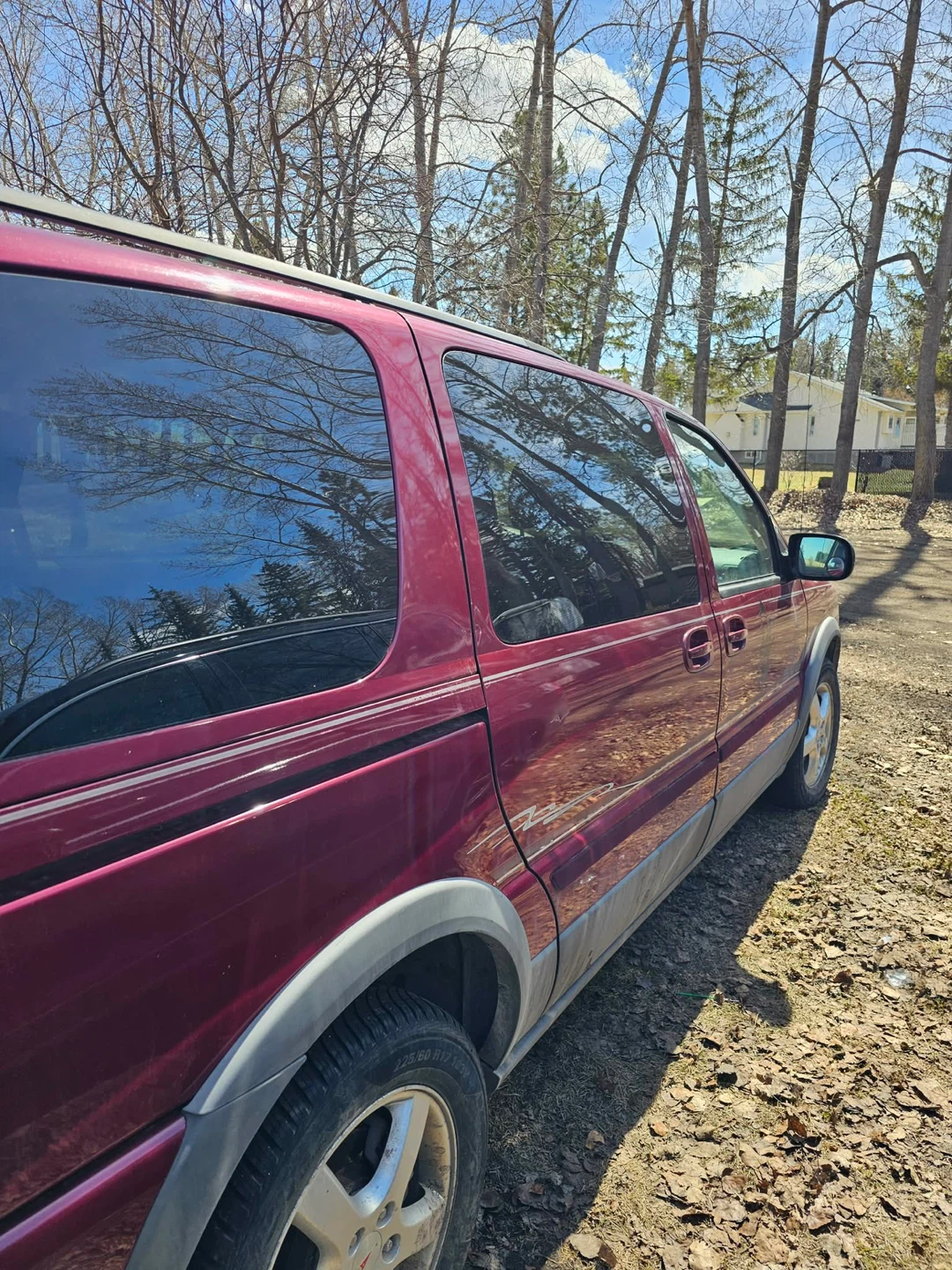 2005 Pontiac Montana SV6 Minivan - photo 3
