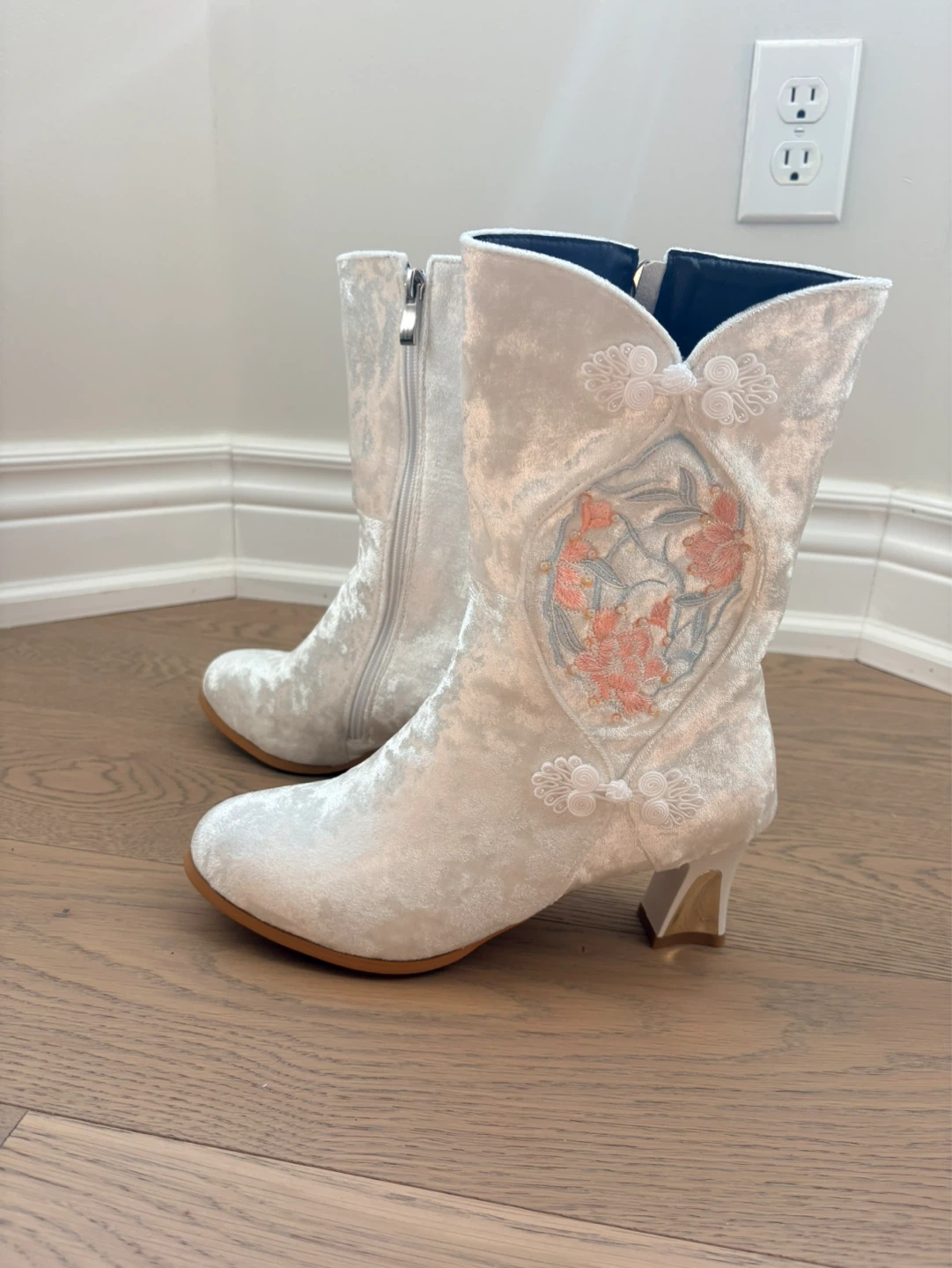 White Velvet Embroidered Boots - photo 2
