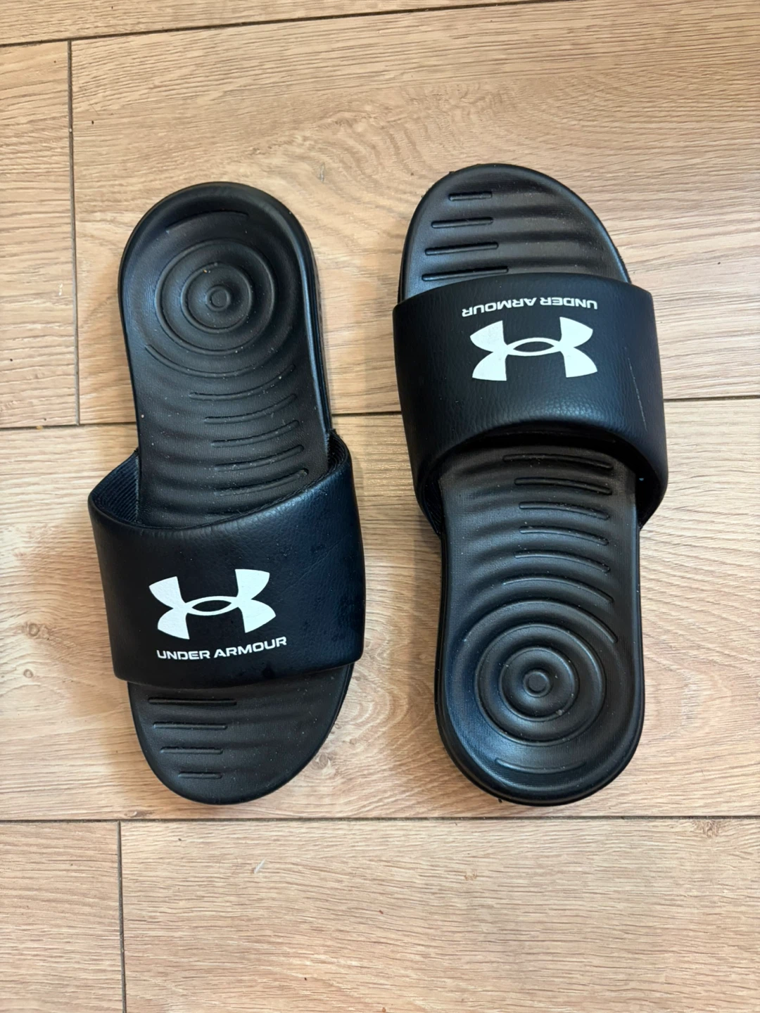 Under Armour sliders / women