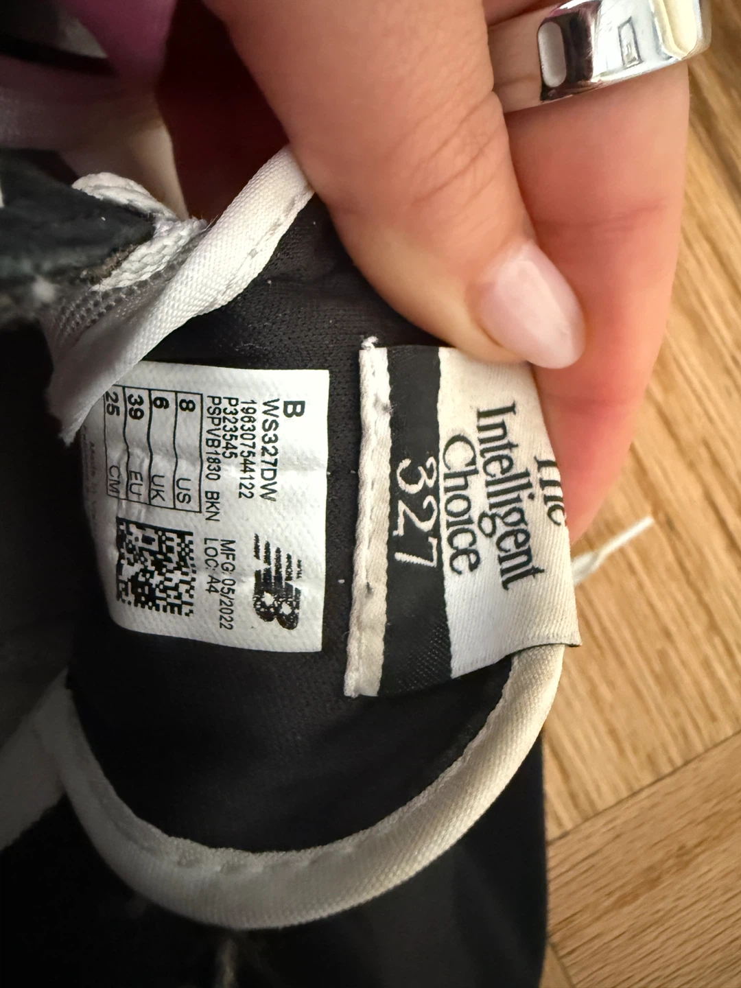 New Balance 327 WS327DW Sneakers Women's Size 8 Black White - photo 3