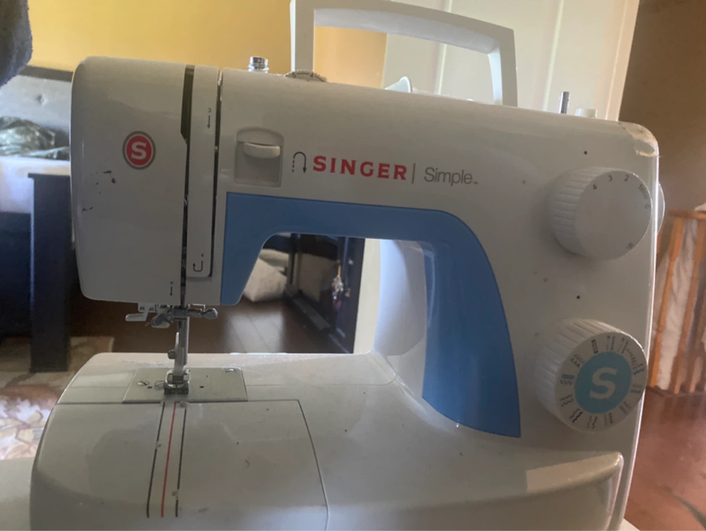 Singer Simple Sewing Machine - photo 2