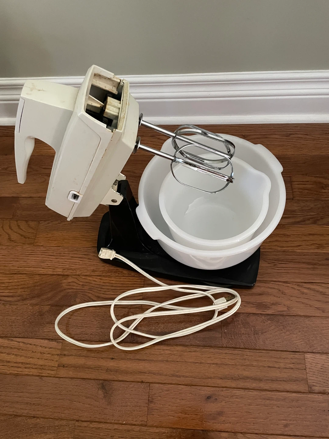 Sunbeam Hand Mixer with Bowl Stand - photo 2