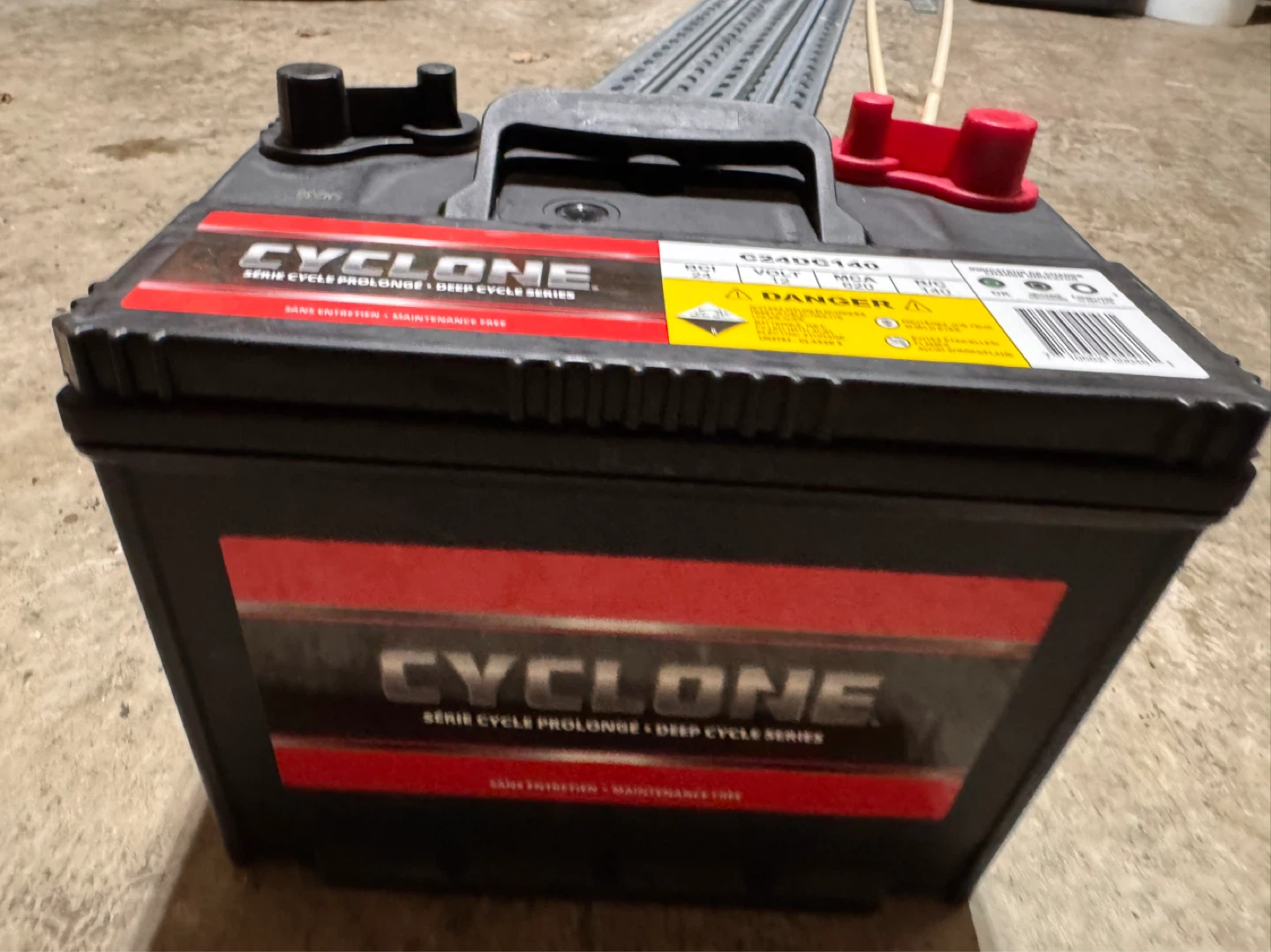 Deep cycle battery