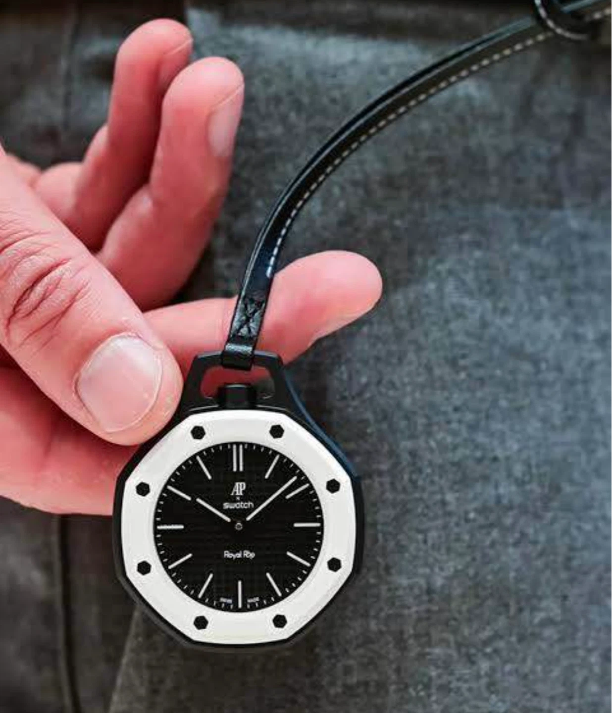 Audemars Piguet x Swatch Royal Oak Oak Negro Watch - photo 2