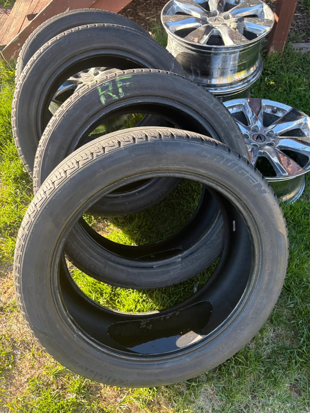 Four 245/45R19 Tires with  19" chrome Acura MDX rims - photo 4