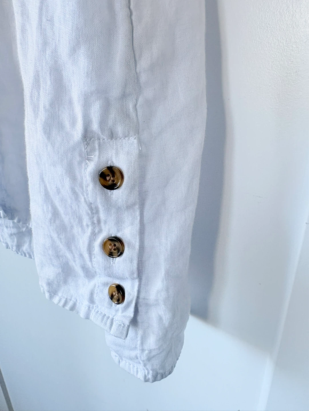 White Sleeveless Linen Button-Up Shirt - photo 4