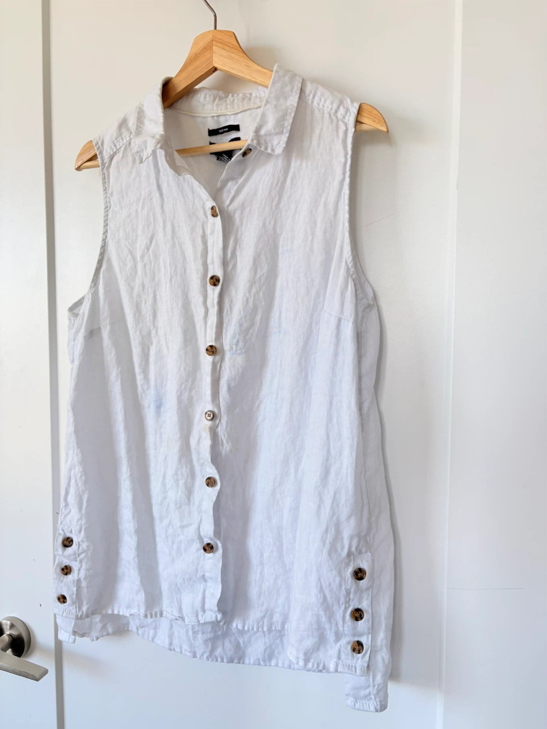 White Sleeveless Linen Button-Up Shirt - photo 5