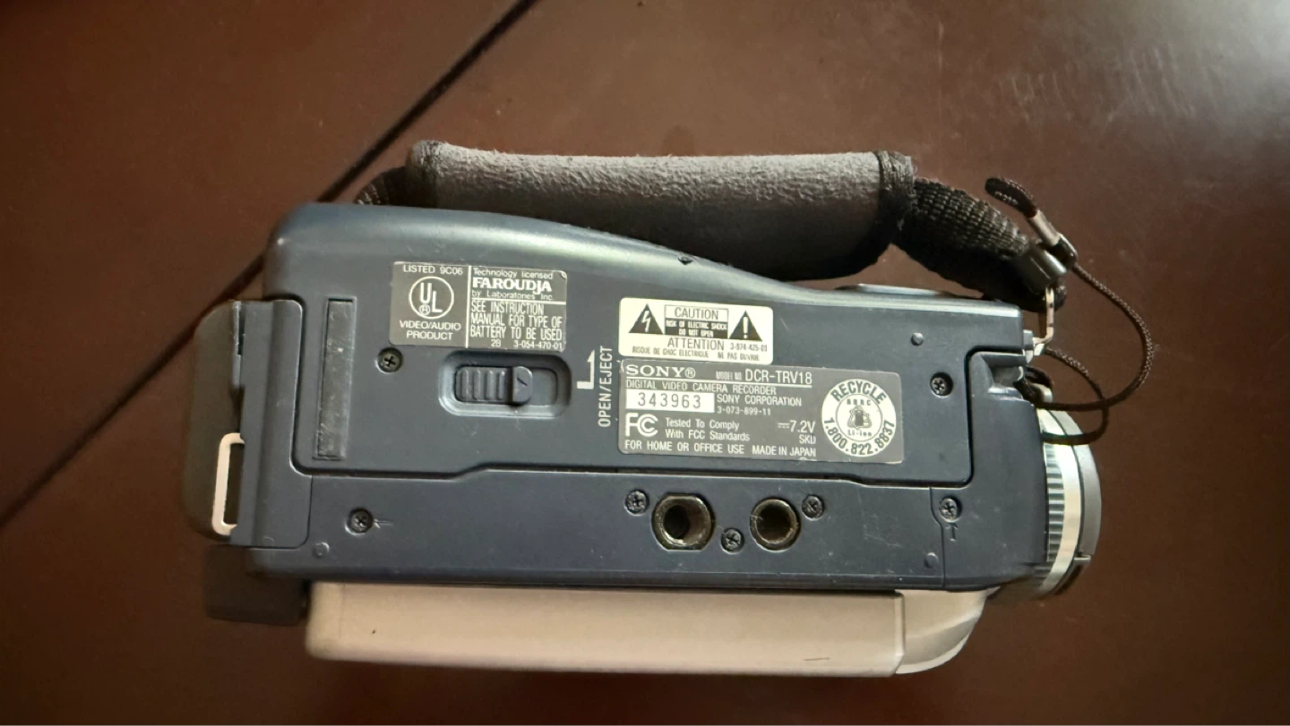 Sony Digital Handycam DCR-TRV18 Camcorder - photo 4