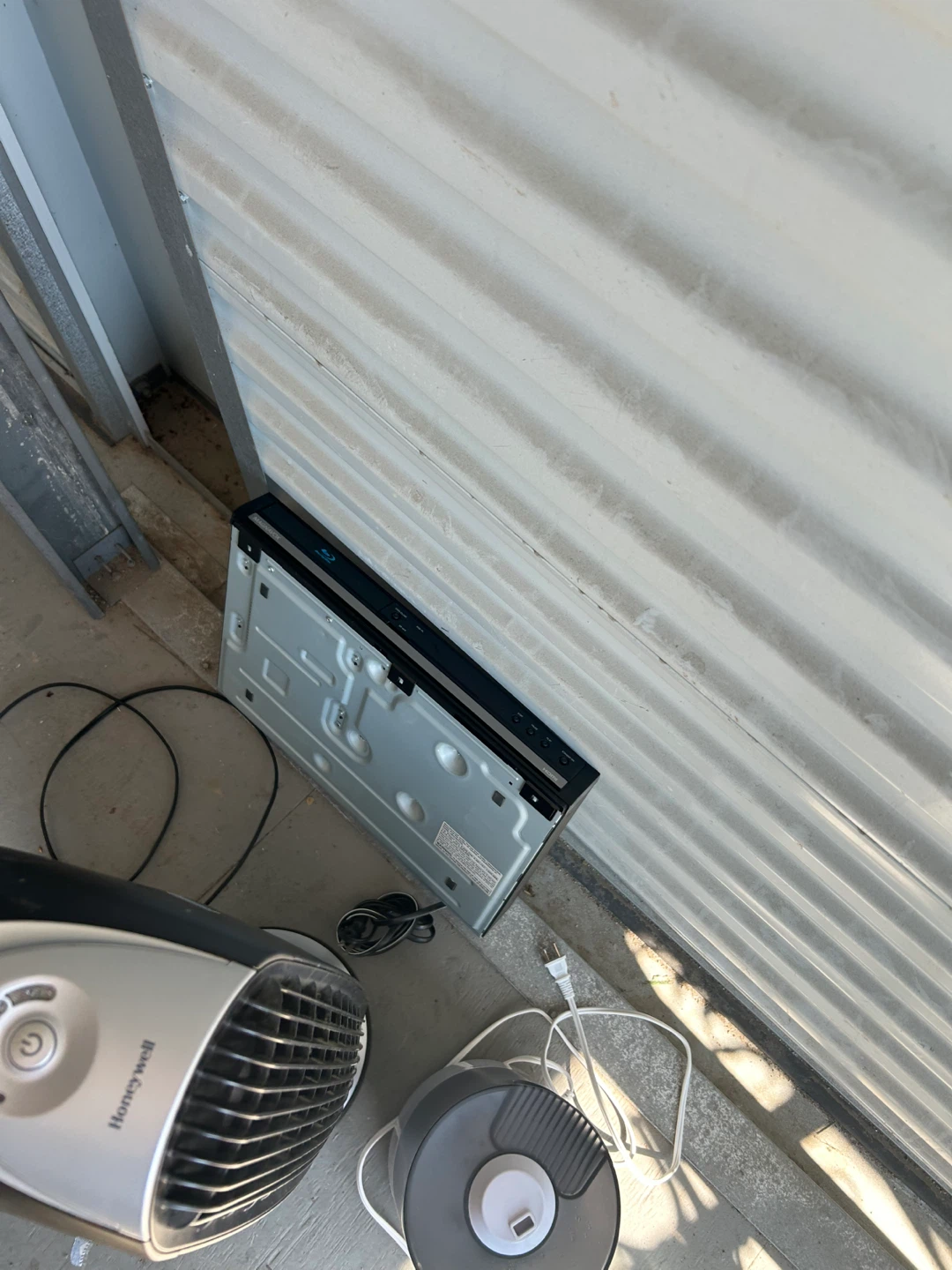 *pick up 195 Cartwright ave’ Everything free in storage unit - photo 3