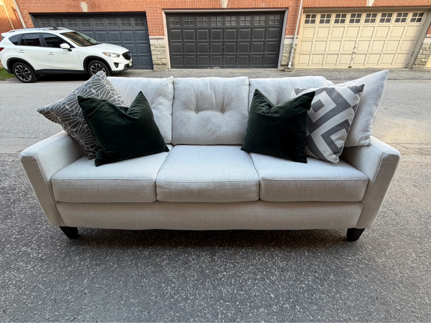 Like-New Couch - photo 4