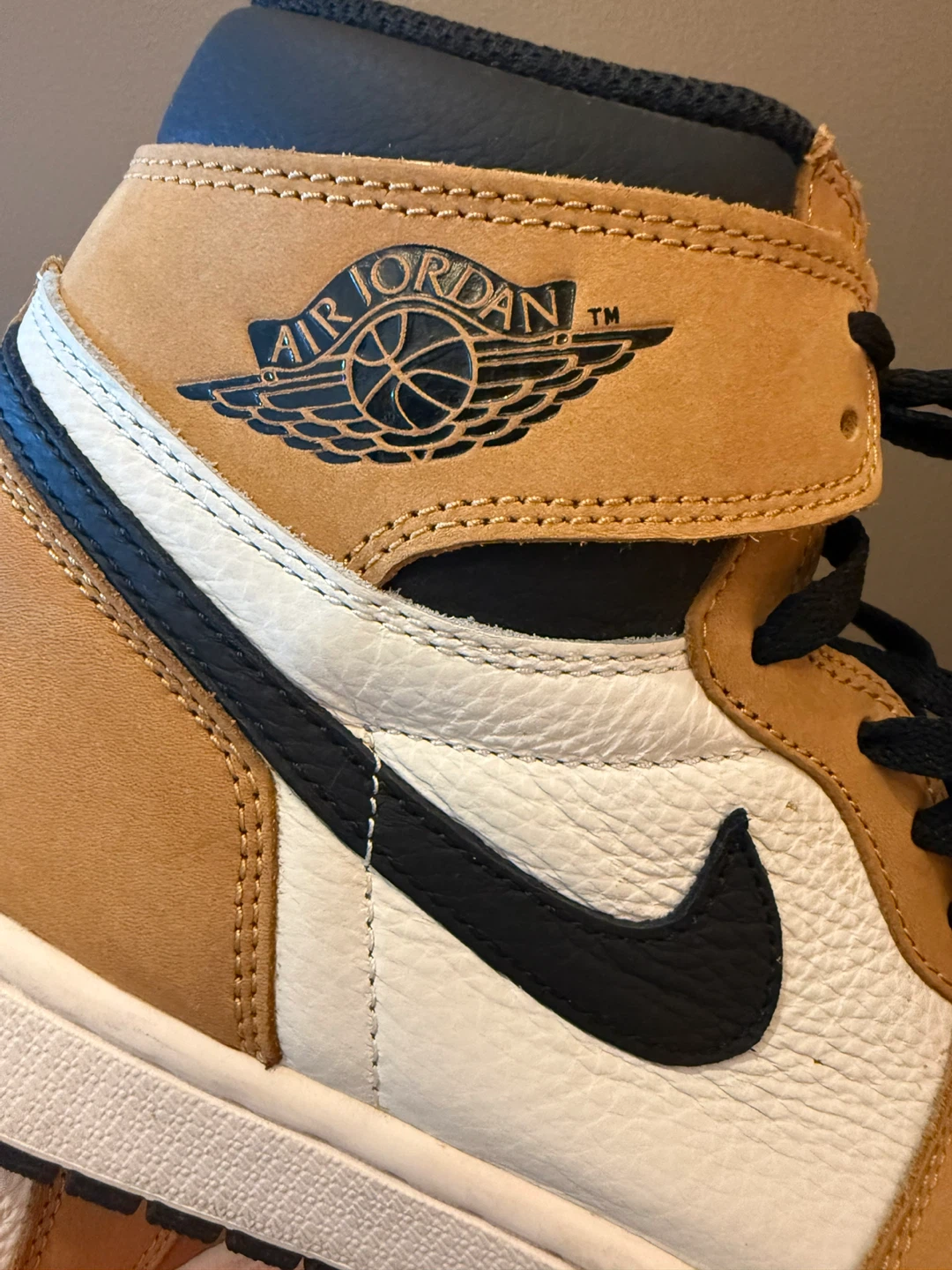 Nike Air Jordan 1  Sneakers Size 9.5/Authentic! - photo 3