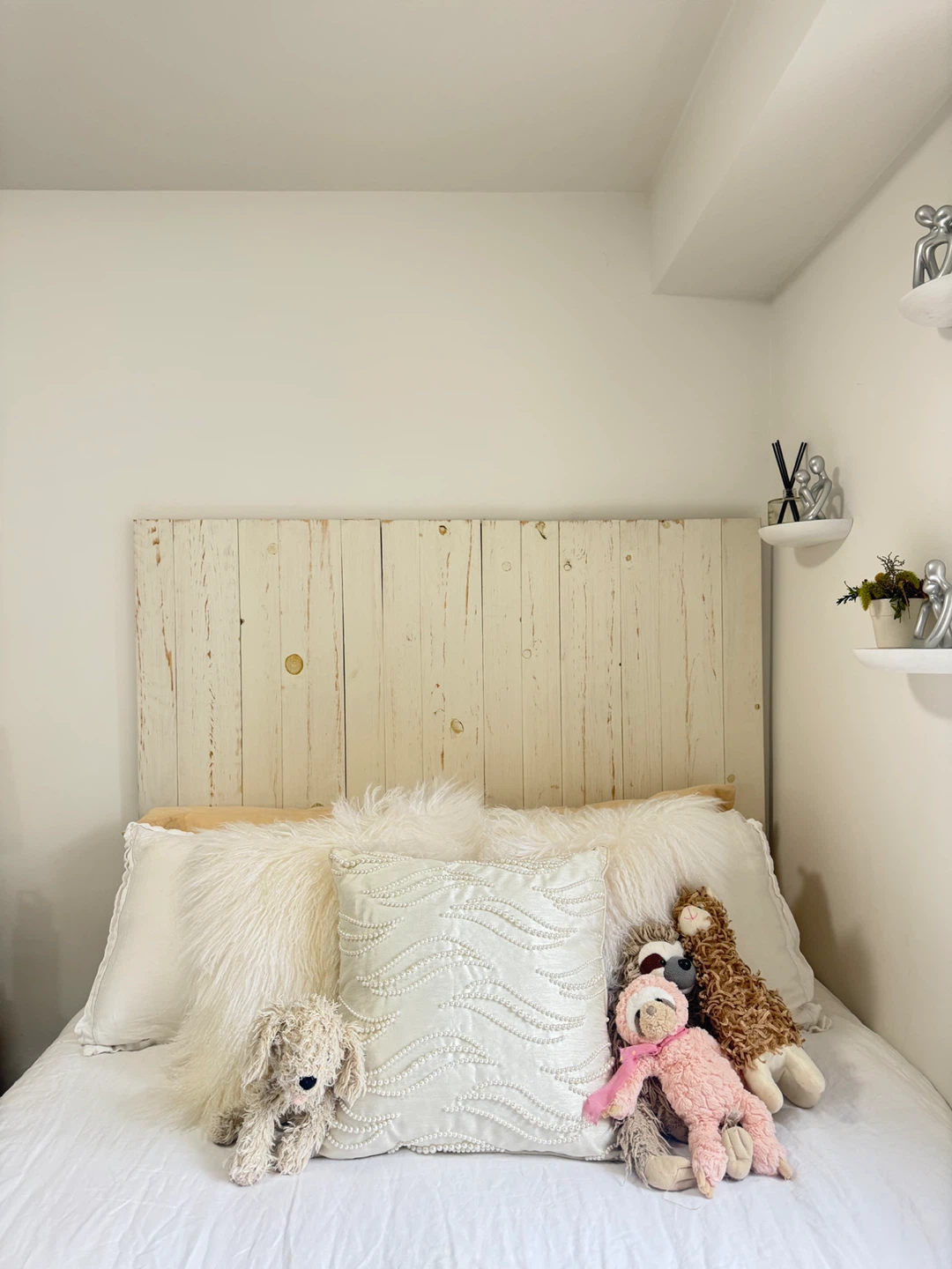 White Rustic Wood Headboard - photo 3