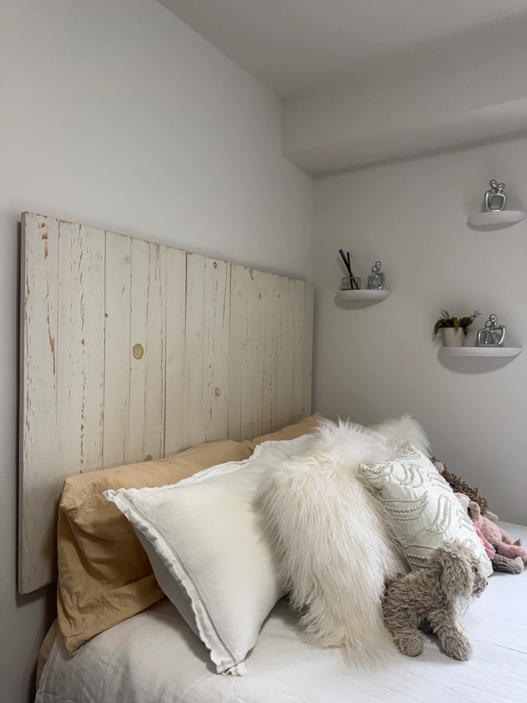 White Rustic Wood Headboard - photo 2