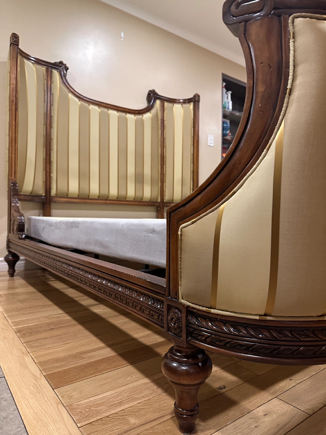 Luxury Harden French Queen Bed – Cherry Wood & Silk Upholstery - photo 5