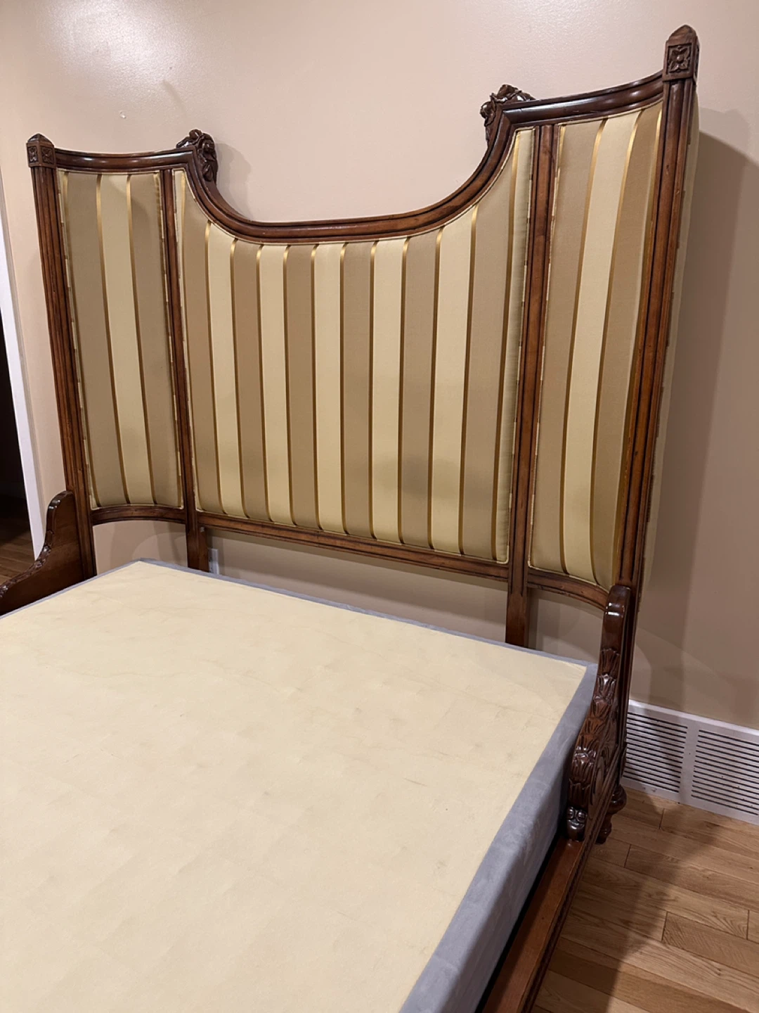 Luxury Harden French Queen Bed – Cherry Wood & Silk Upholstery - photo 4
