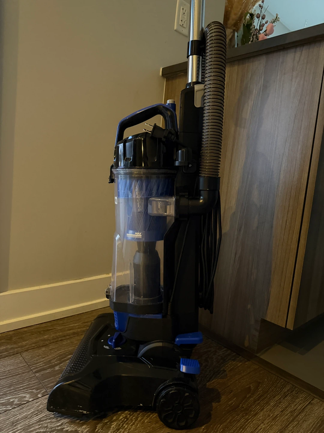 Eureka PowerSpeed Upright Vacuum Cleaner NEU280 - photo 3