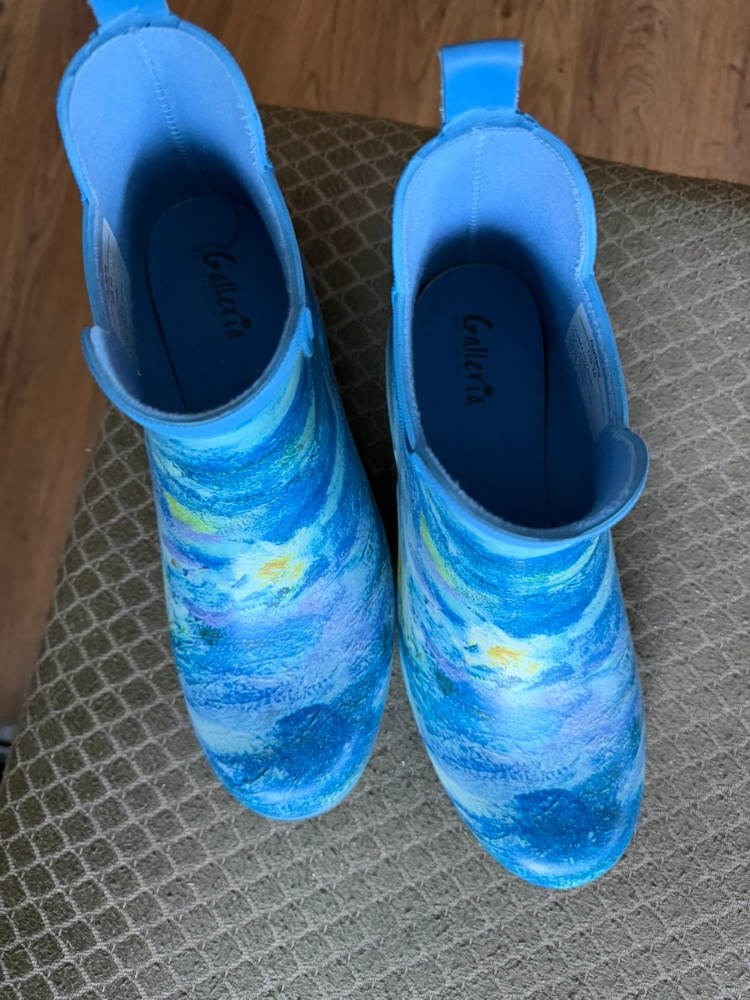 Galleria Women's Blue Swirl Rain Boots