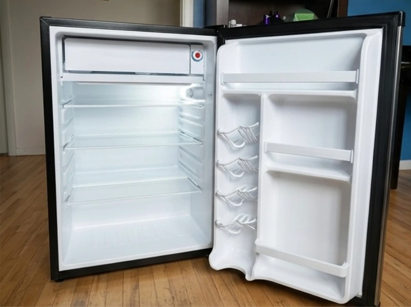 Danby Designer Mini Fridge (4.4 Cu. Ft.) - Works Perfectly!! - photo 2