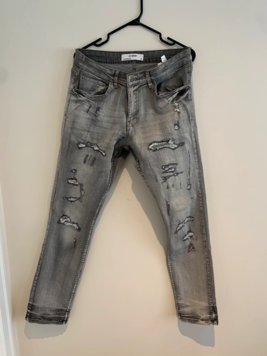UH DENIM Slim/Mince Grey Distressed Jeans - Size 32