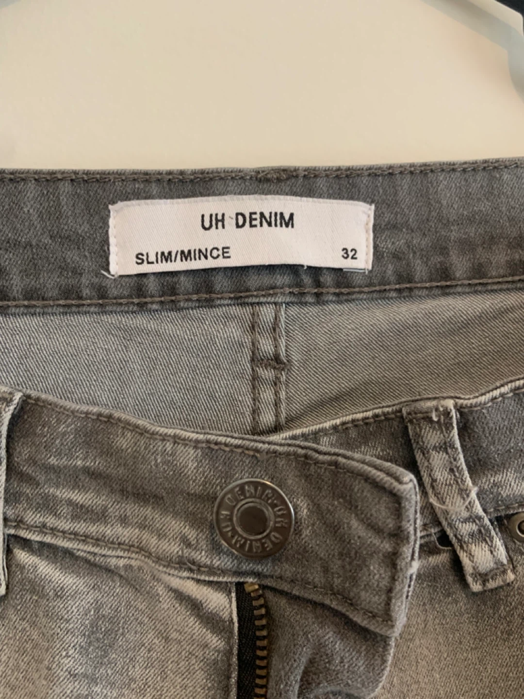 UH DENIM Slim/Mince Grey Distressed Jeans - Size 32 - photo 3