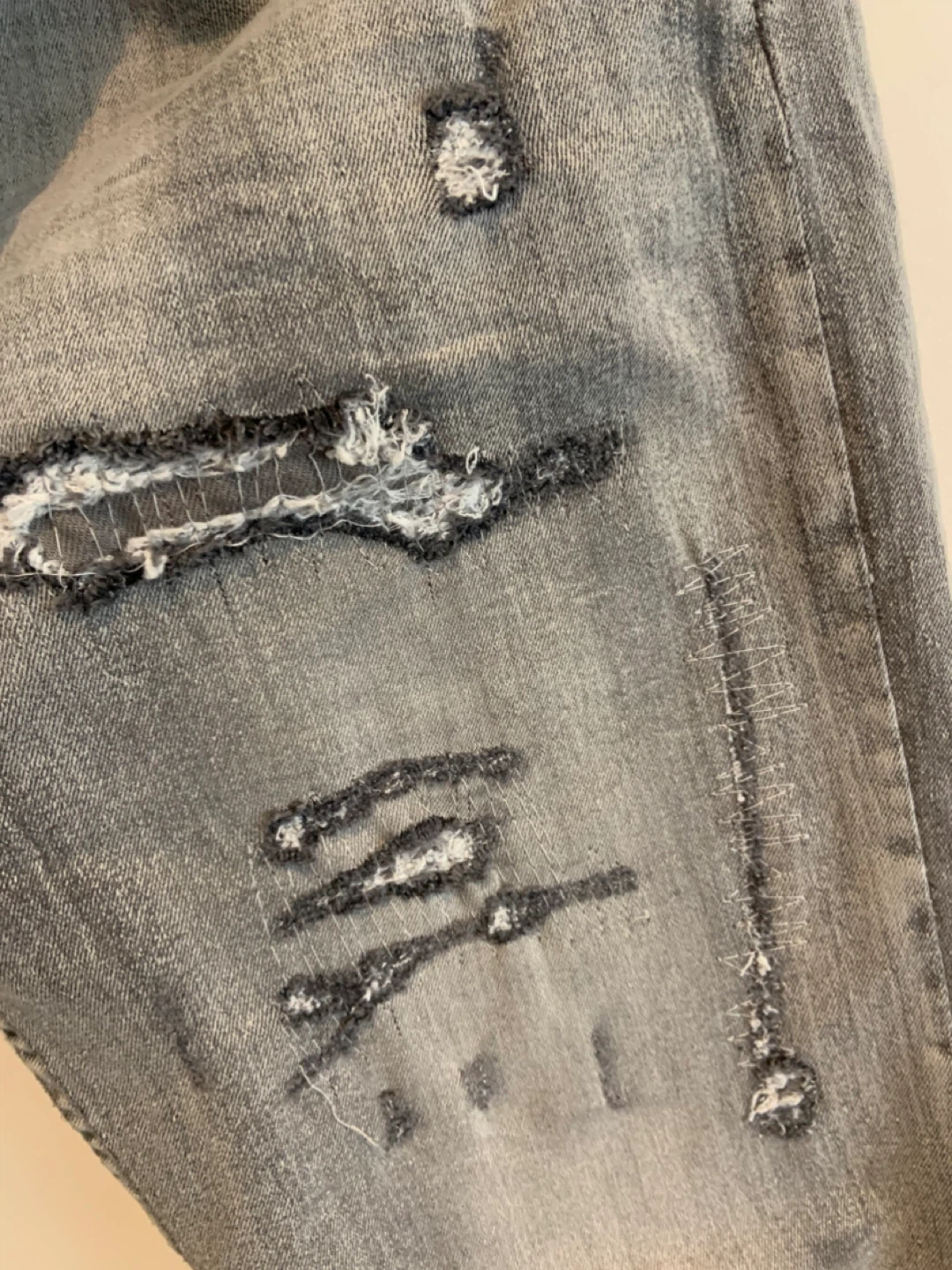 UH DENIM Slim/Mince Grey Distressed Jeans - Size 32 - photo 5