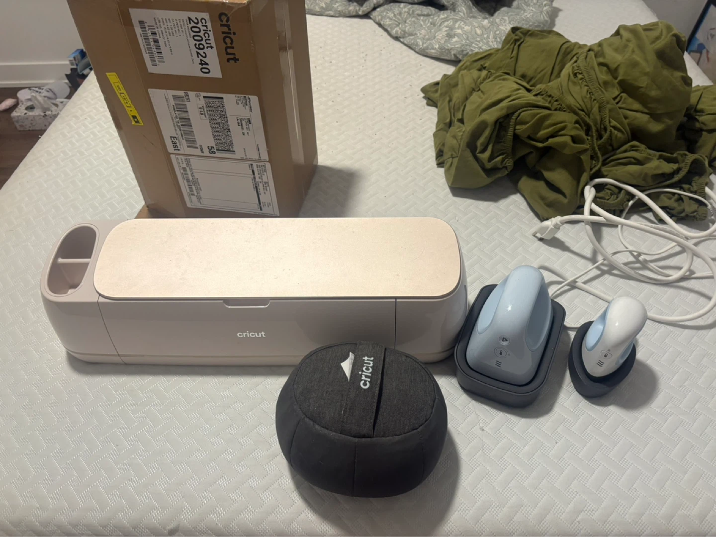 Cricut Maker 4 Cutting Machine Bundle - photo 4