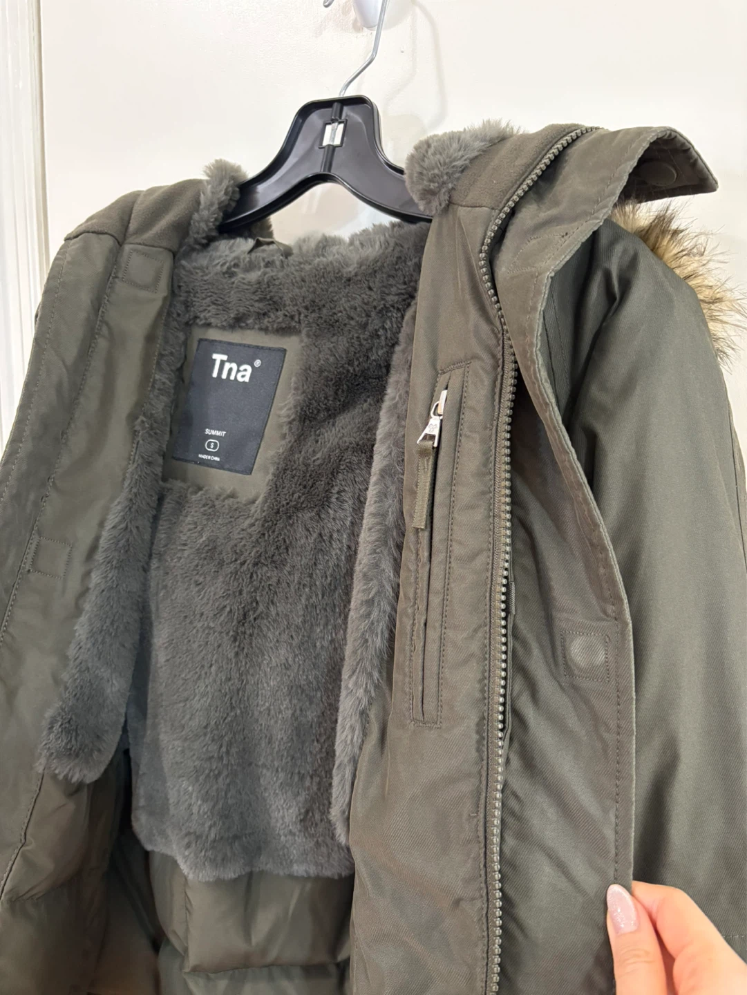 Aritzia Summit Short Parka (Dark Olive) - photo 4