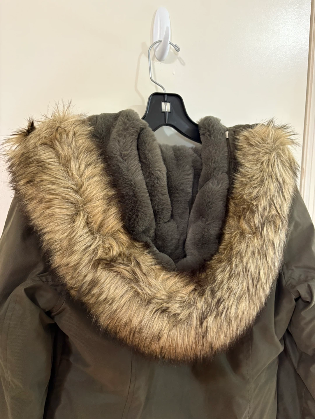 Aritzia Summit Short Parka (Dark Olive) - photo 2