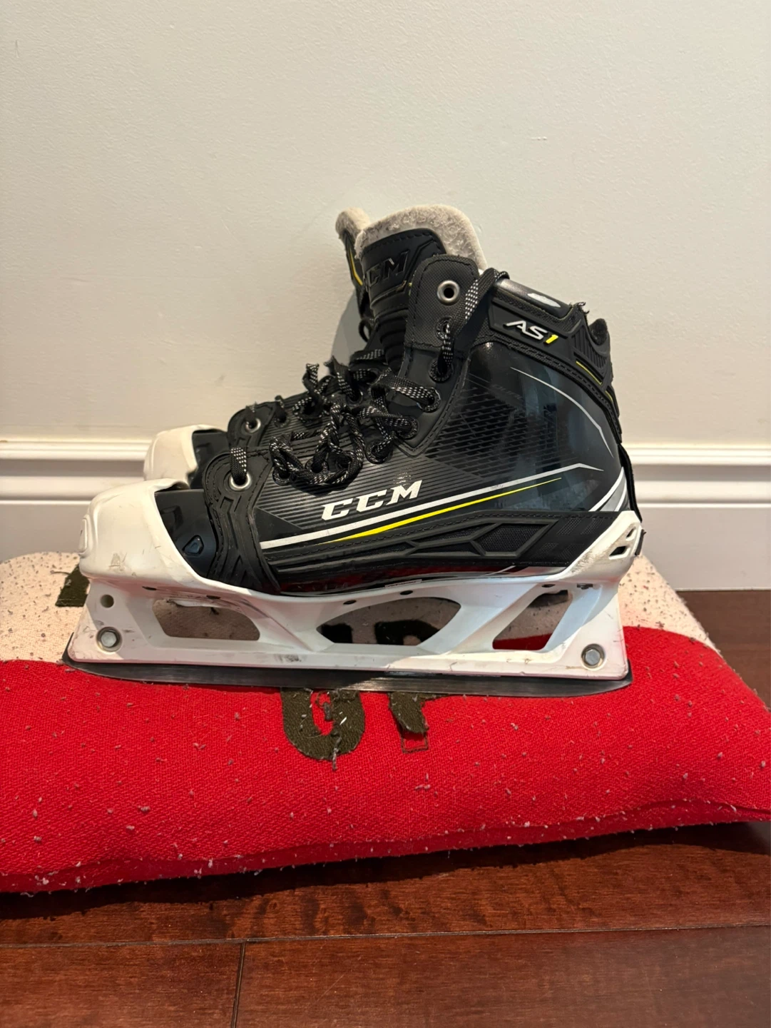 CCM Super Tacks Goalie Skates - Size 8 - photo 5