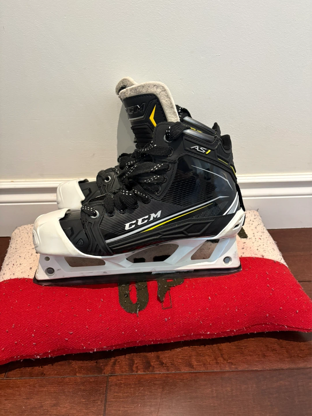 CCM Super Tacks Goalie Skates - Size 8.5 - photo 5
