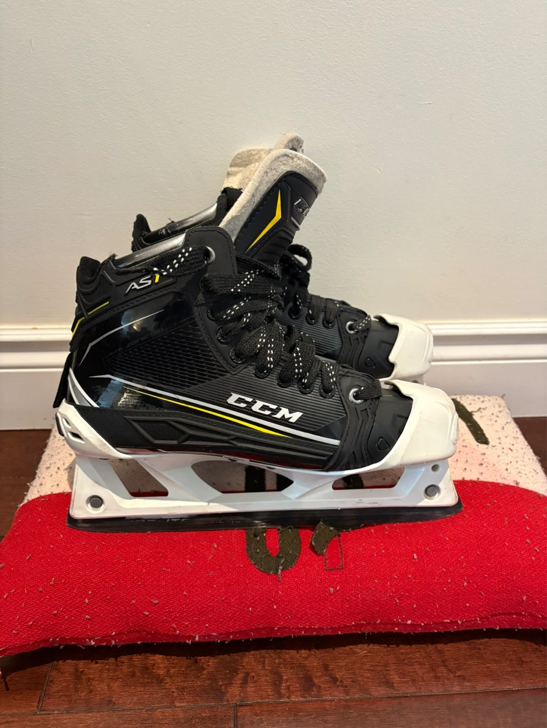 CCM Super Tacks Goalie Skates - Size 8.5 - photo 2