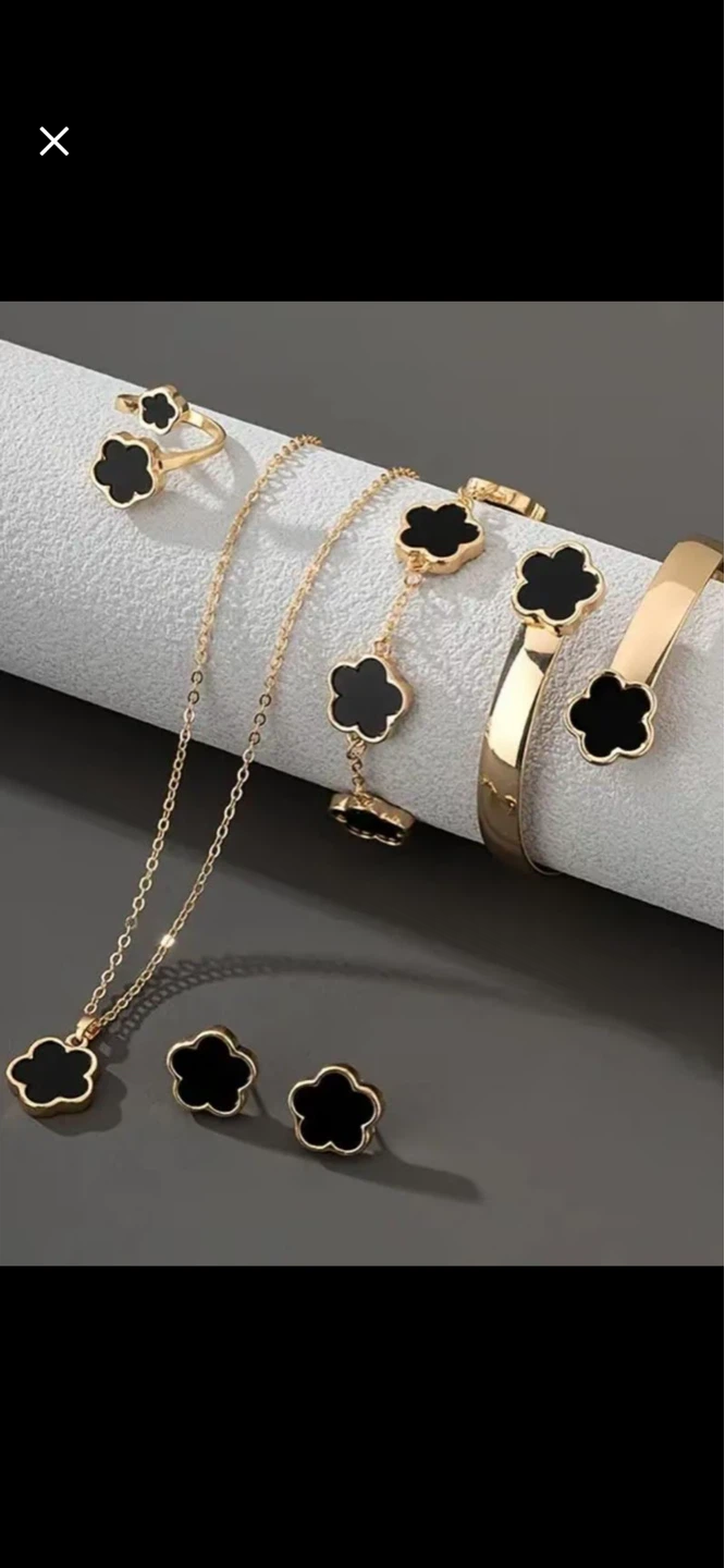 Gold Tone Clover Jewelry Set