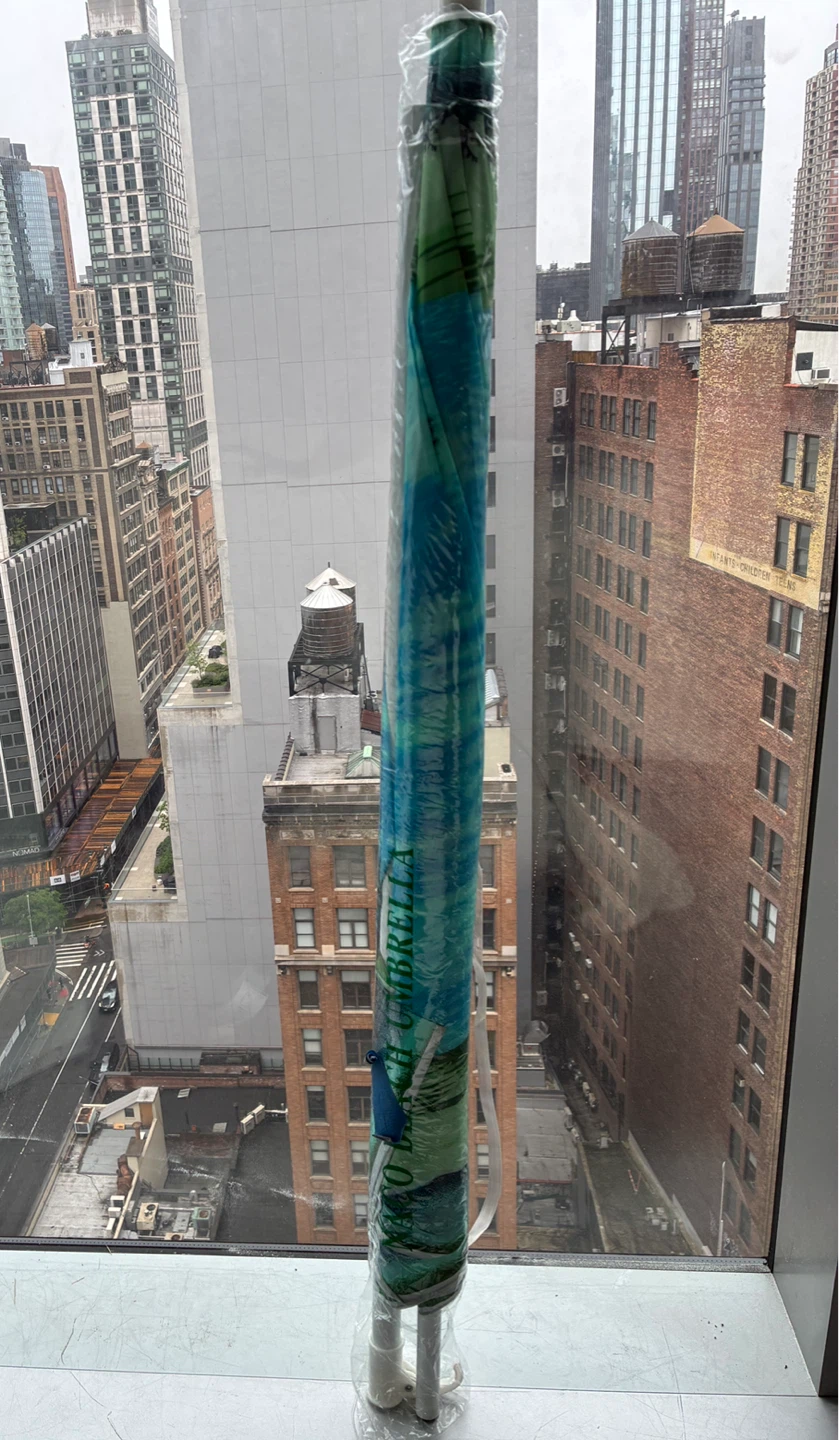 Beach Umbrella like new blue/green sun shade summer