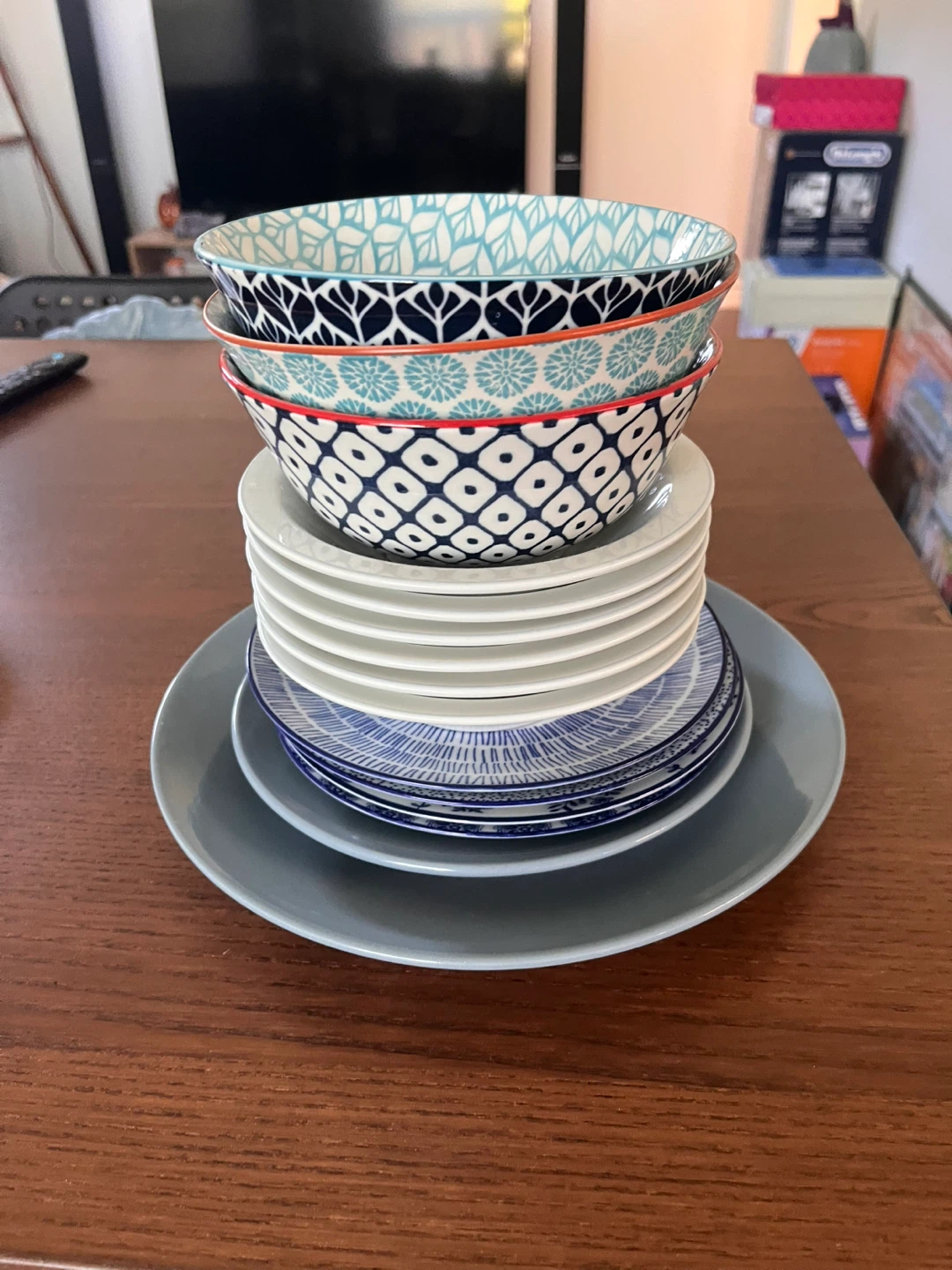 Set of decorative bowls and plates - photo 3
