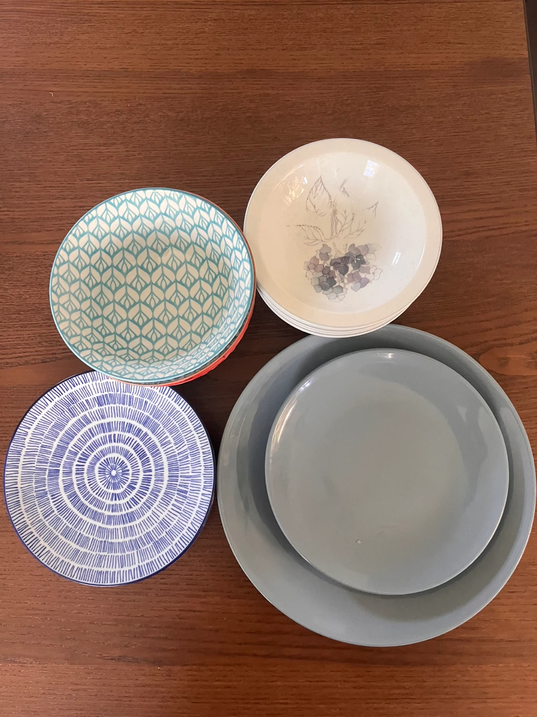 Set of decorative bowls and plates - photo 2