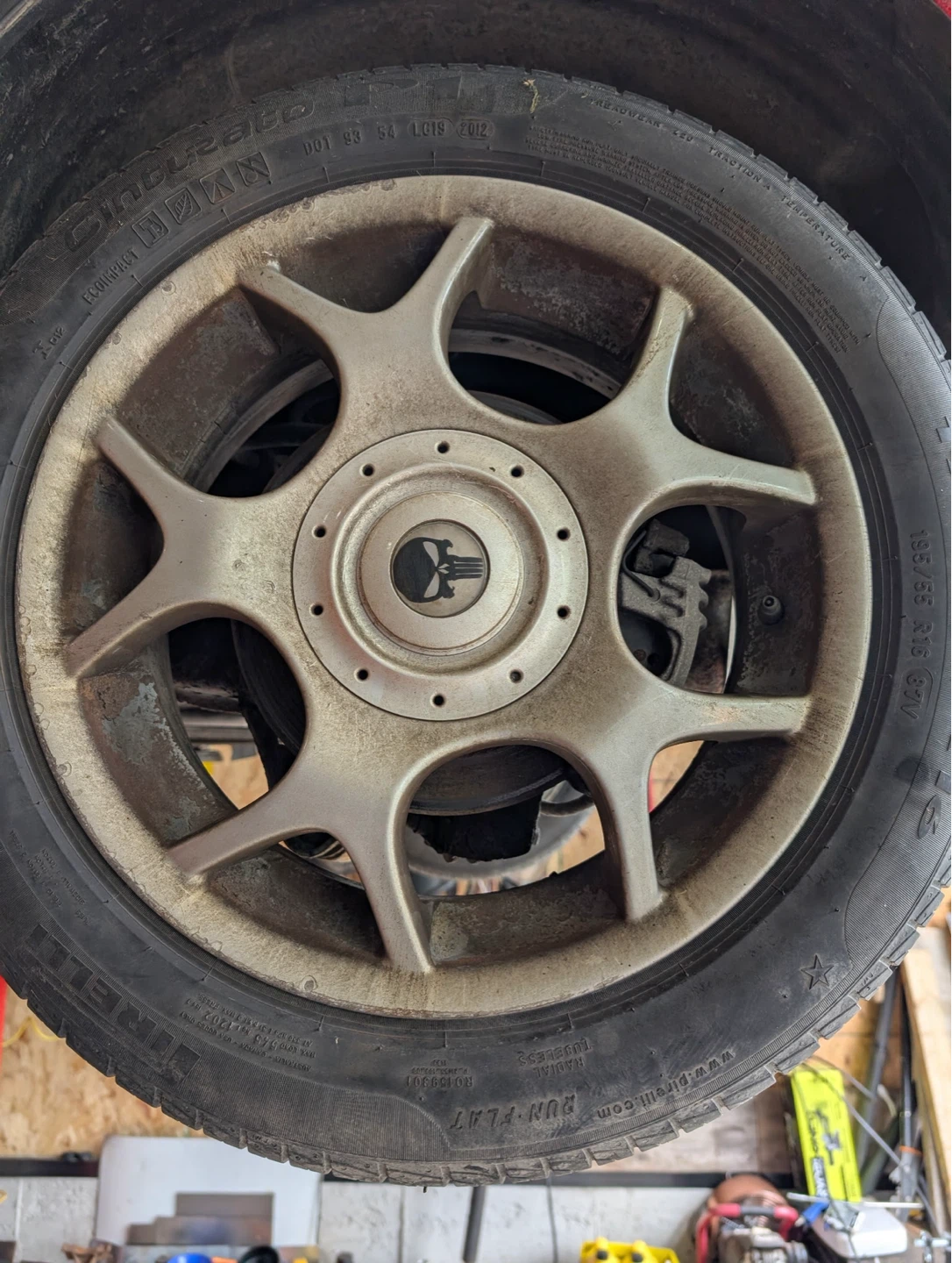 Aftermarket Alloy Wheel with Punisher Skull Center Cap