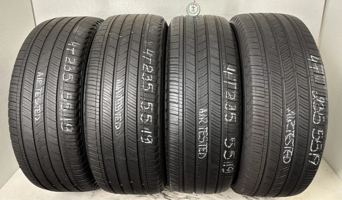 235 55 19 full set Michelin
