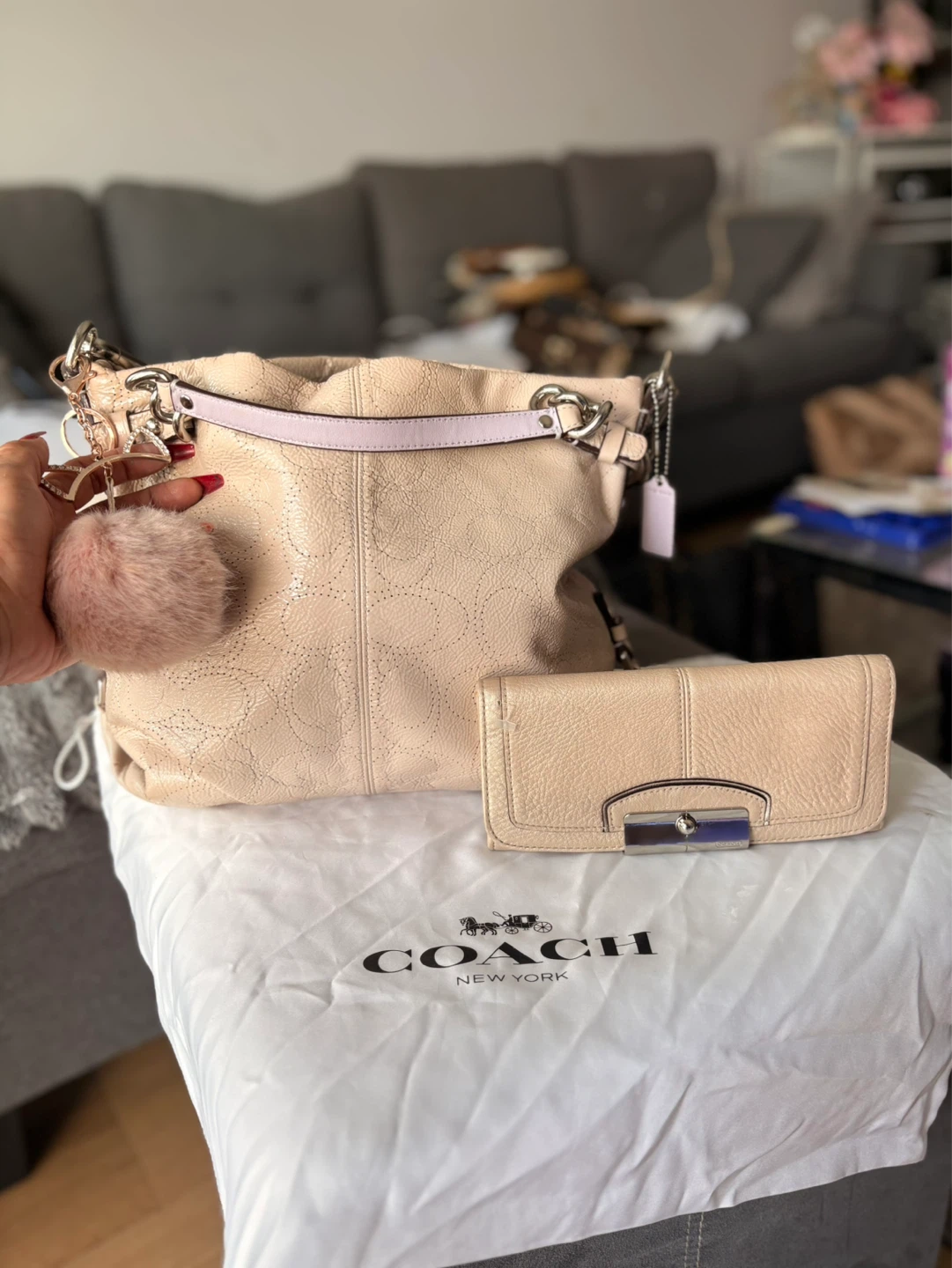 Coach Beige Leather Handbag with Matching Wallet asking $50 - photo 4
