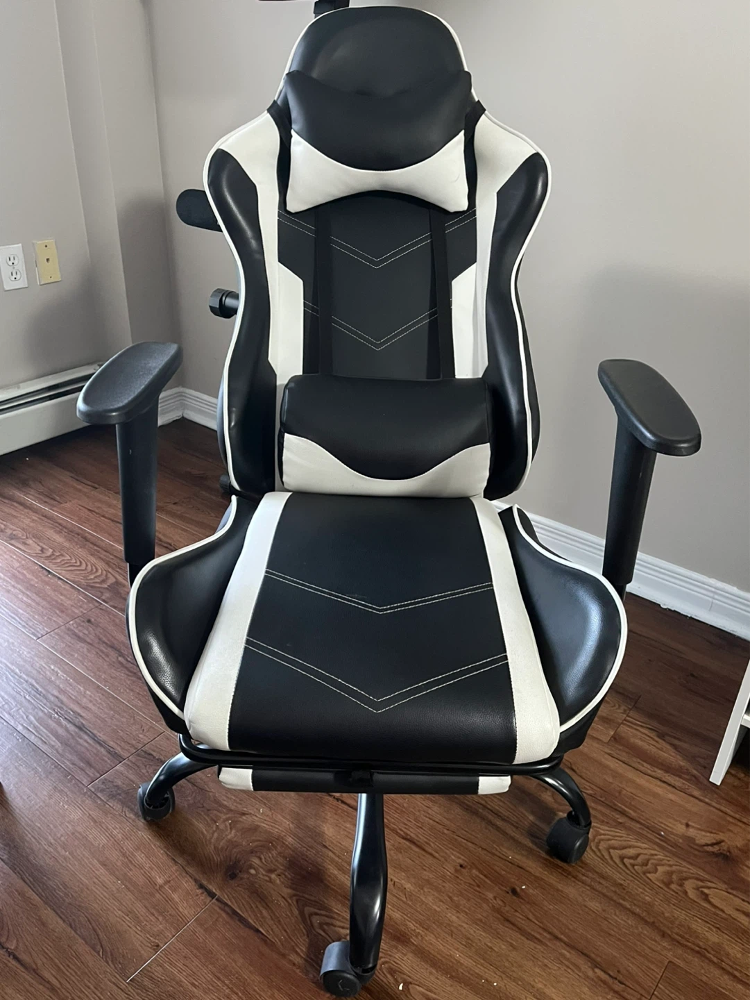 Black and White Gaming Chair with Footrest - photo 4