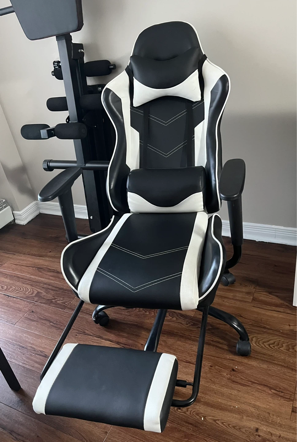 Black and White Gaming Chair with Footrest - photo 3