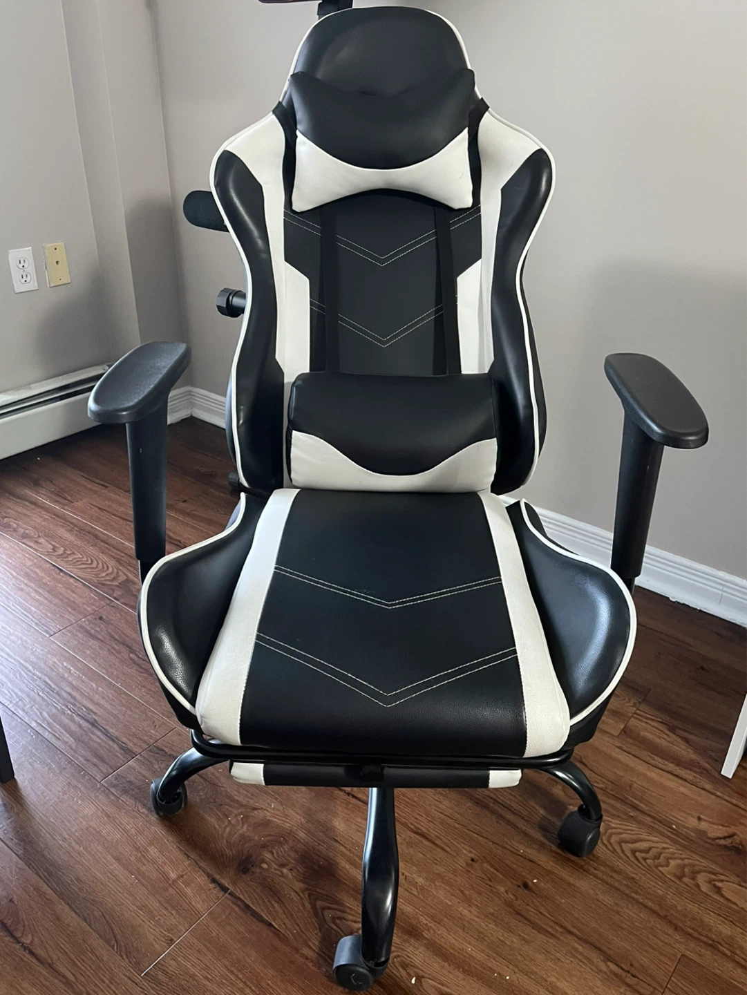 Black and White Gaming Chair with Footrest