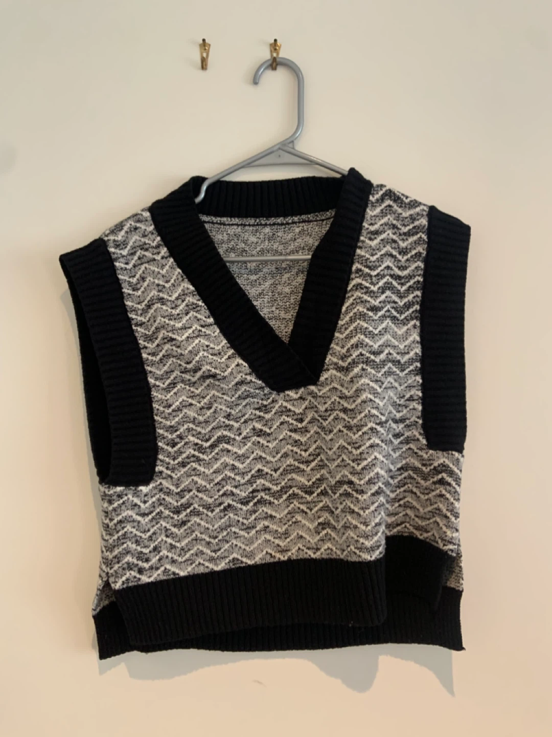 Black and white chevron knit vest