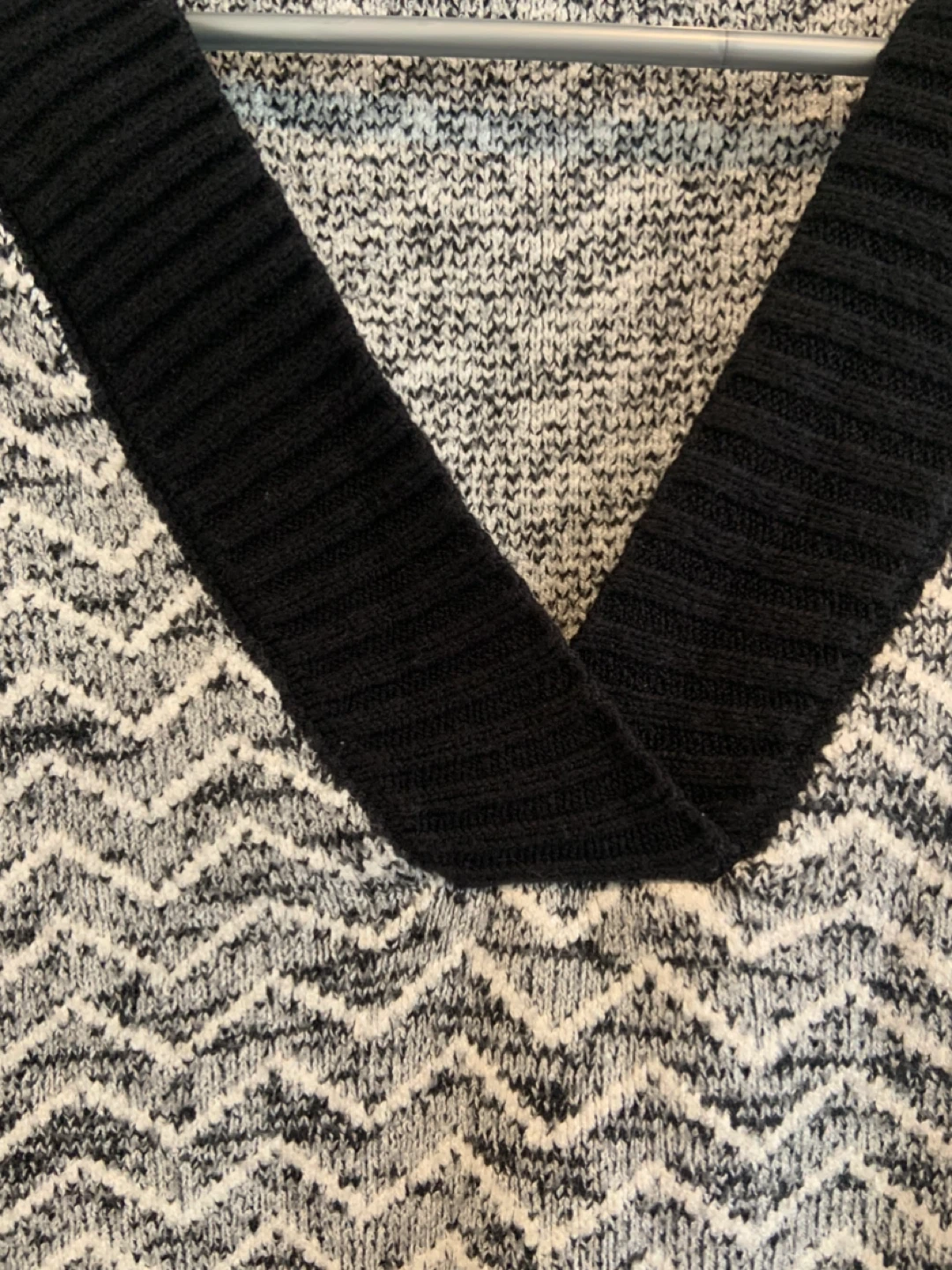 Black and white chevron knit vest - photo 3