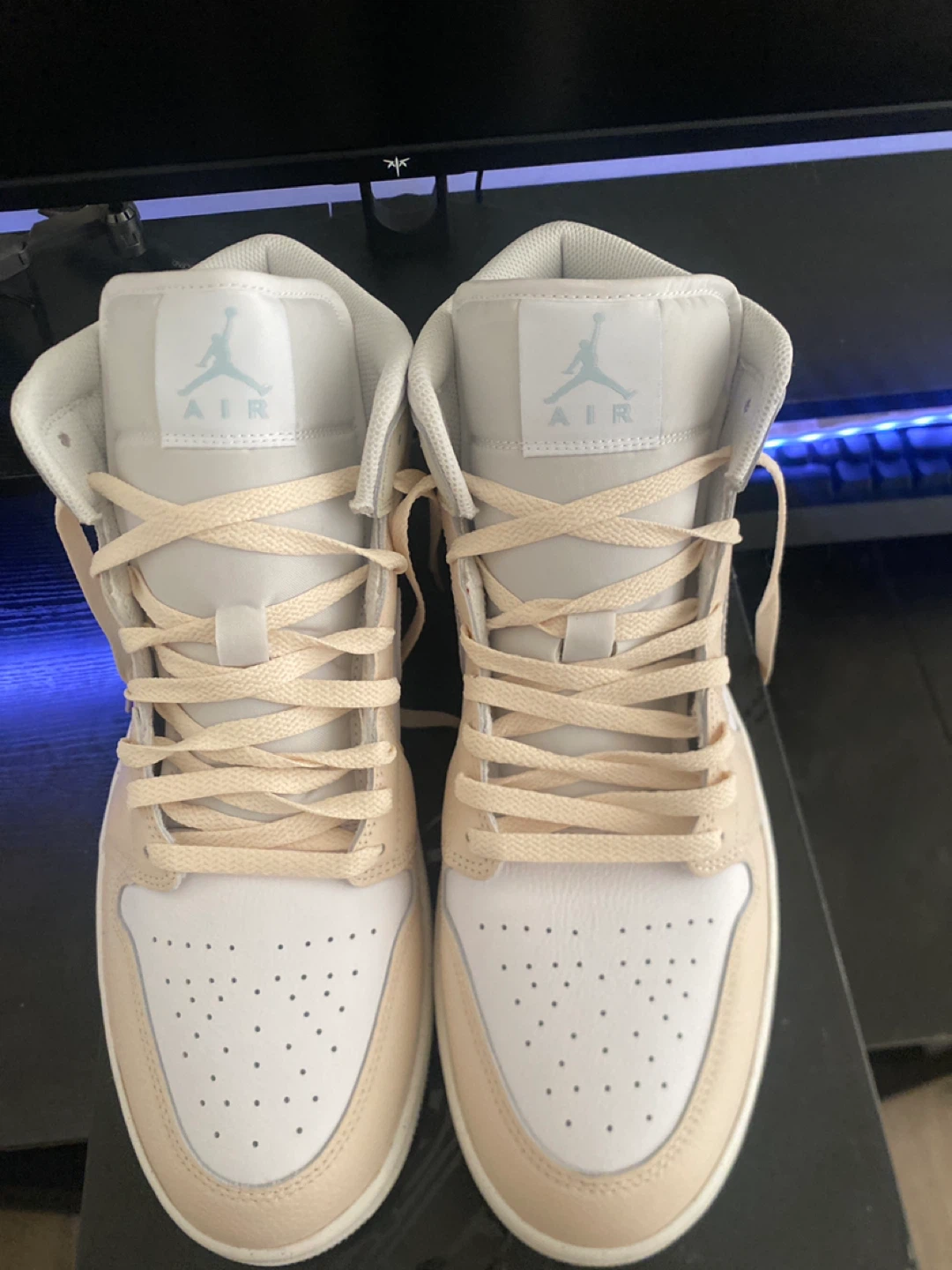 Air Jordan 1 Mid SE Sneakers - photo 4