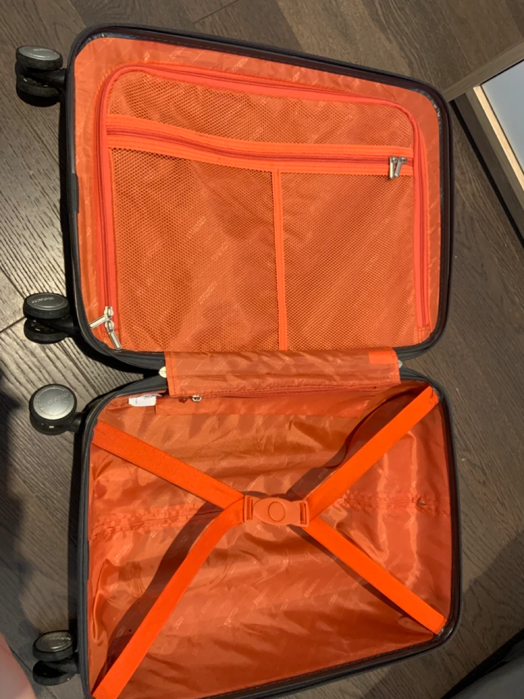 American Tourister Spinner Suitcase Size 50x35 - photo 4