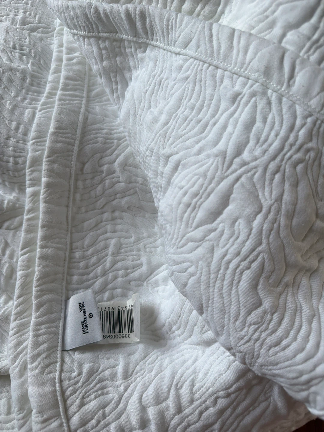 Diane Von Furstenberg White Coverlet Full/Queen  (get 1 free!!) - photo 4