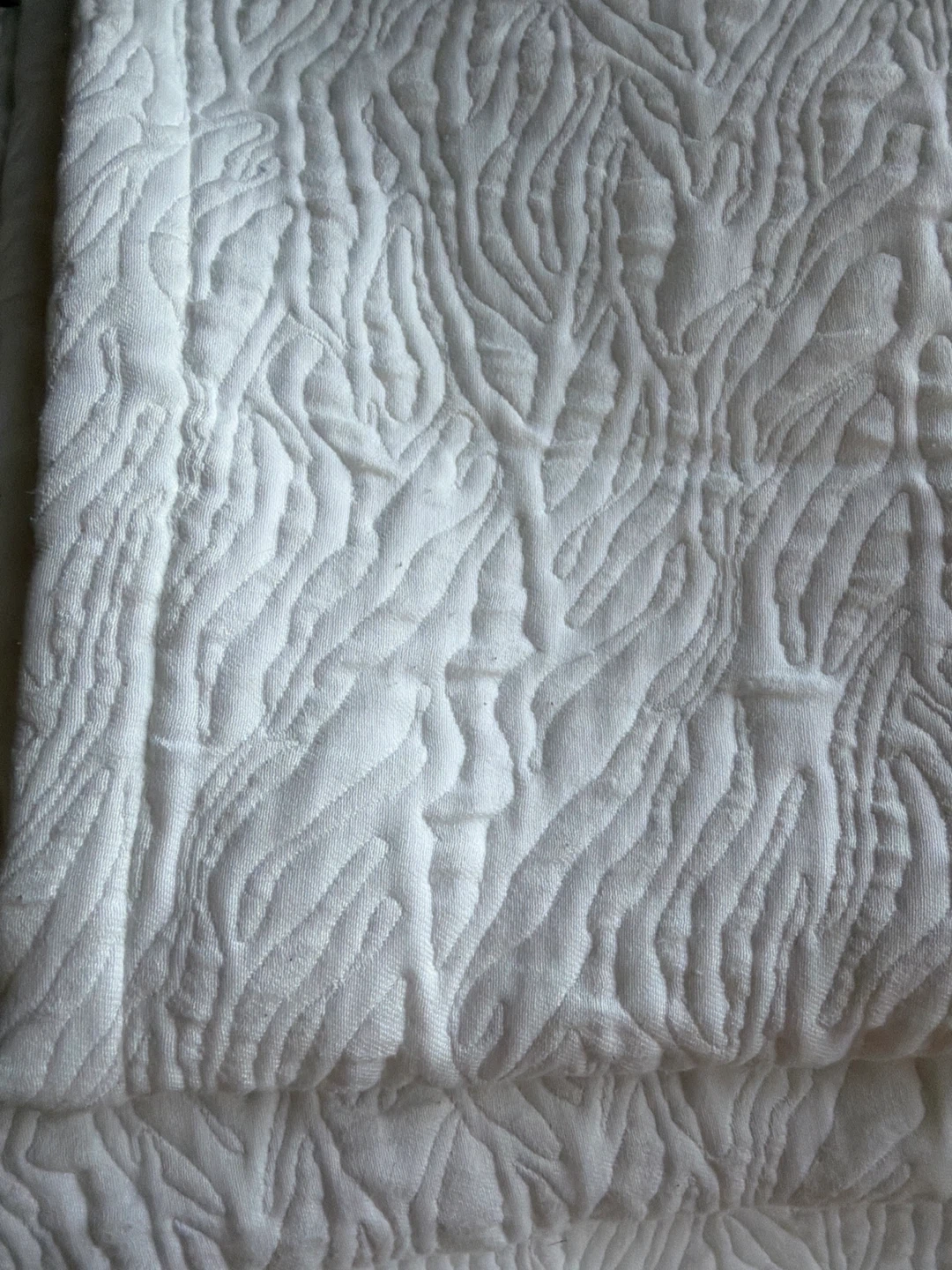 Diane Von Furstenberg White Coverlet Full/Queen  (get 1 free!!) - photo 5